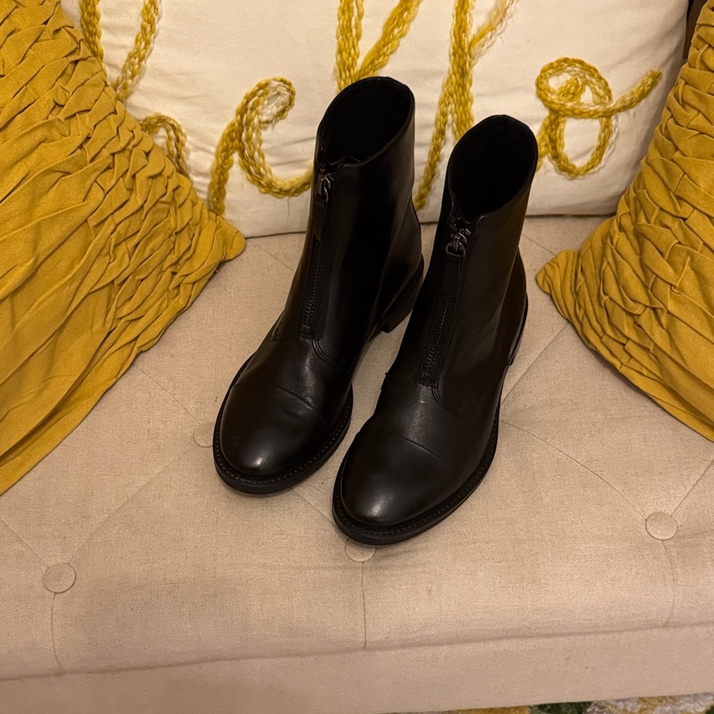 Ecco Sleek Black Ankle Booties